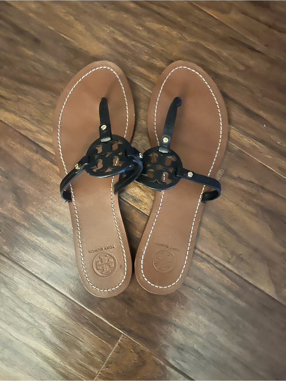 Tory Burch Black Leather Logo Thong Sandals with Brown Footbed - Picture 2 of 4